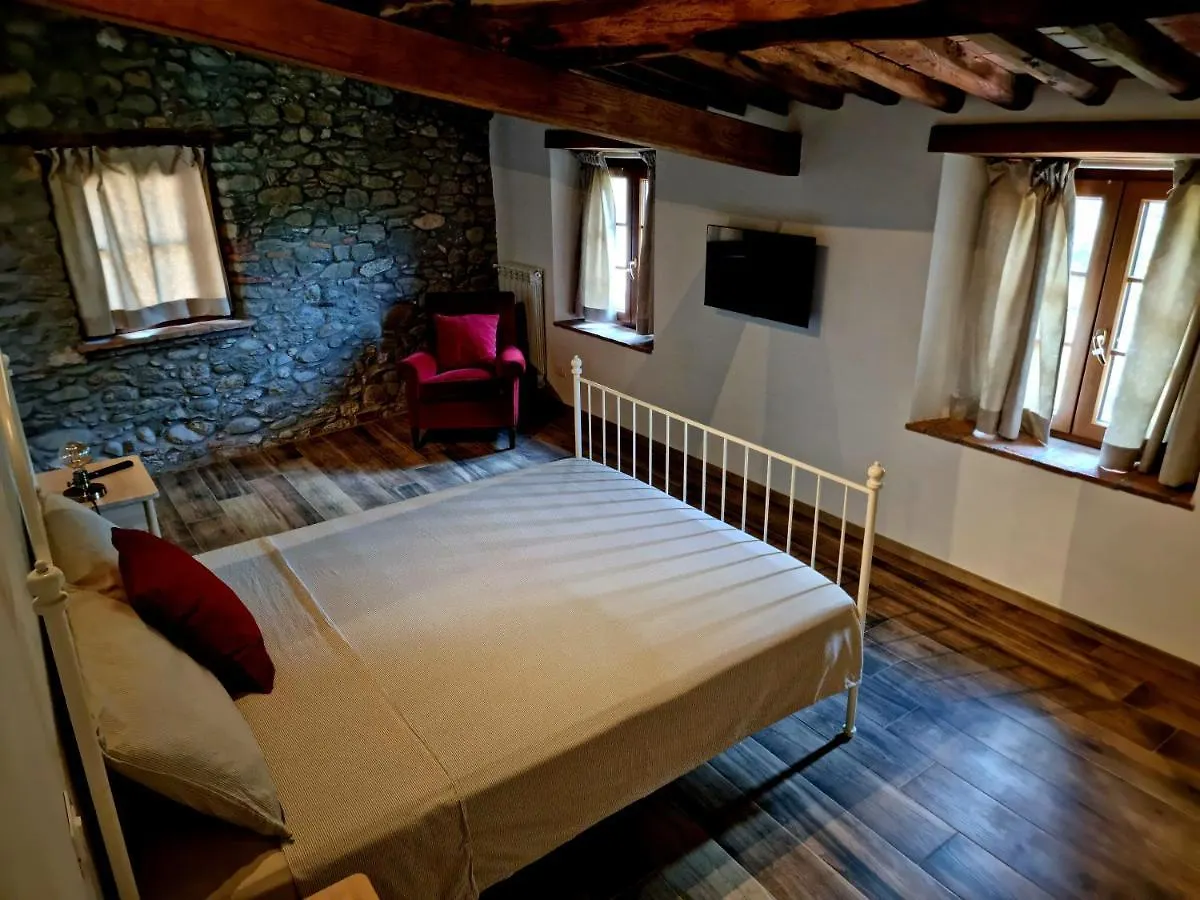Farm stay Agriturismo Il Castello Villa Borgo a Mozzano Italy